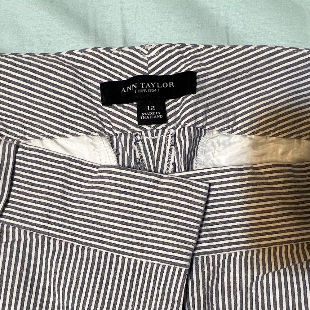 Ann Taylor women’s seersucker blue/white Pants. Size 12